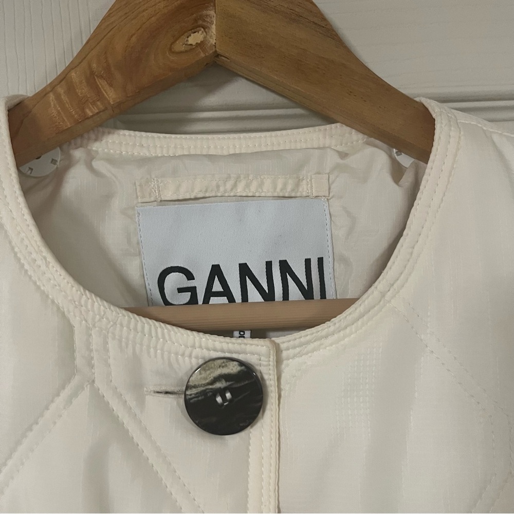 Ganni Cropped Ripstop Quilt Jacket. - Picture 3 of 5